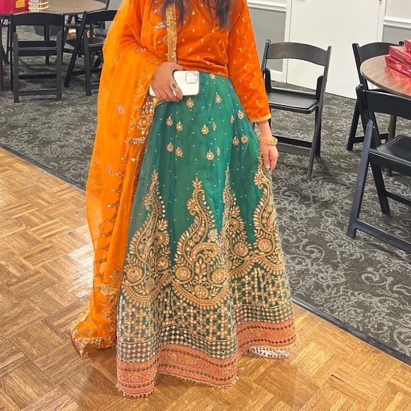 Indian heavy embroidered lehnga Emerald green and Orange. 3 piece. Cancan Includ - Picture 3 of 5